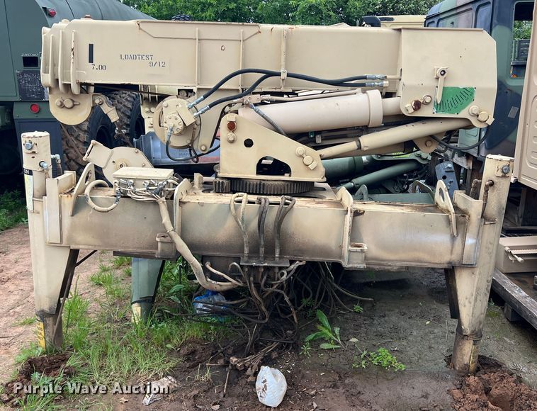 image for item JS9961 2000 Grove FMTV-W crane