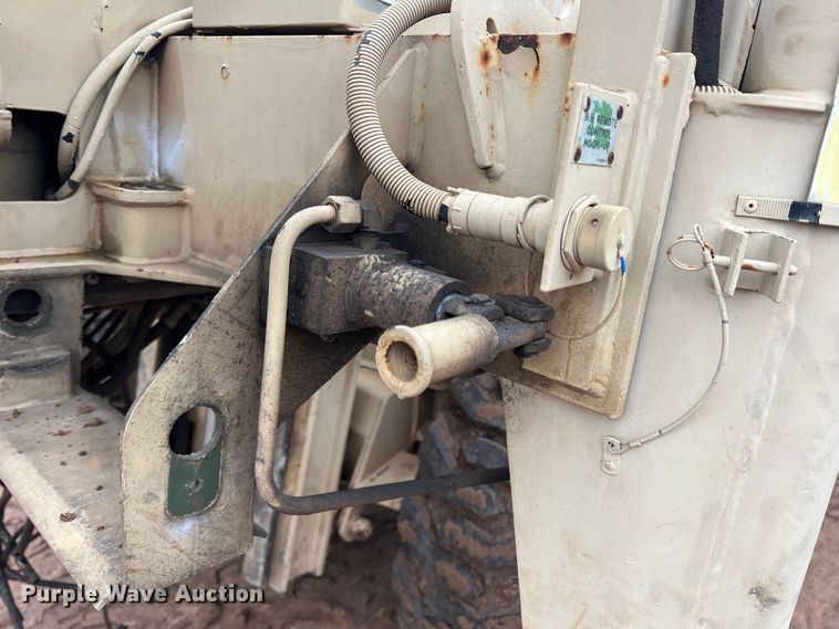 image for item JS9961 2000 Grove FMTV-W crane