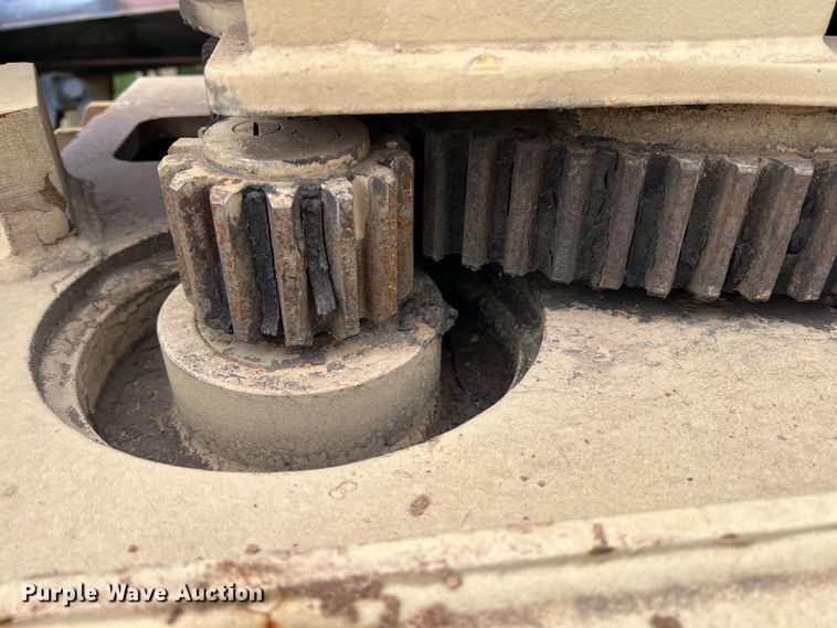 image for item JS9961 2000 Grove FMTV-W crane