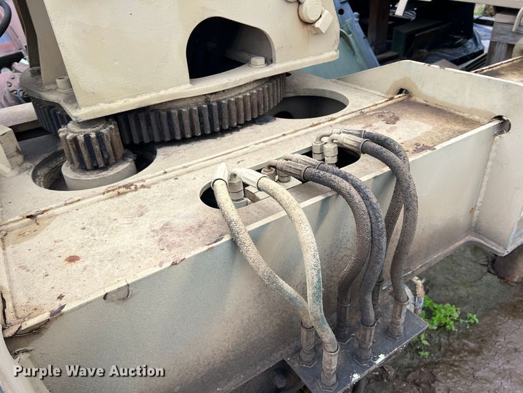 image for item JS9961 2000 Grove FMTV-W crane