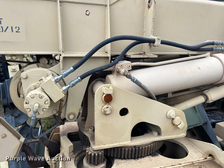 image for item JS9961 2000 Grove FMTV-W crane