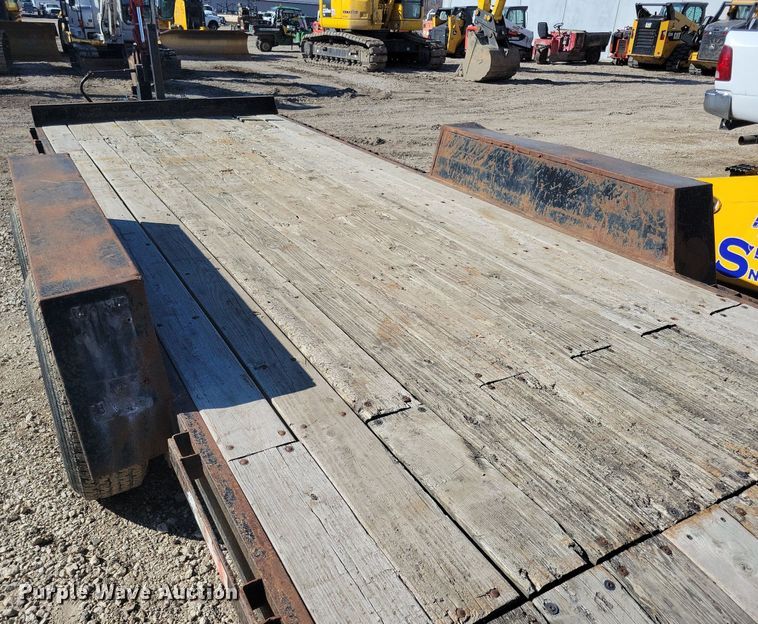 image for item LC9841 2001 Kiefer Built utility trailer