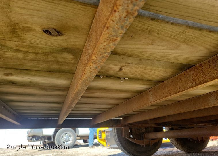 image for item LC9841 2001 Kiefer Built utility trailer