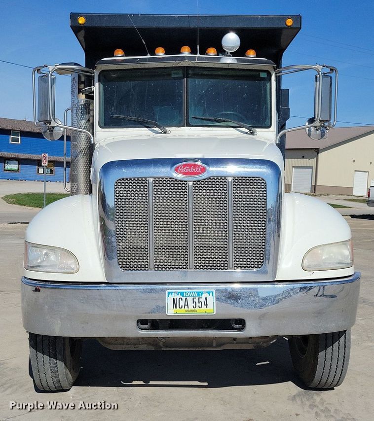 image for item LC9946 2014 Peterbilt 348 dump truck