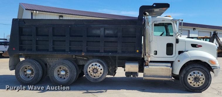 image for item LC9946 2014 Peterbilt 348 dump truck
