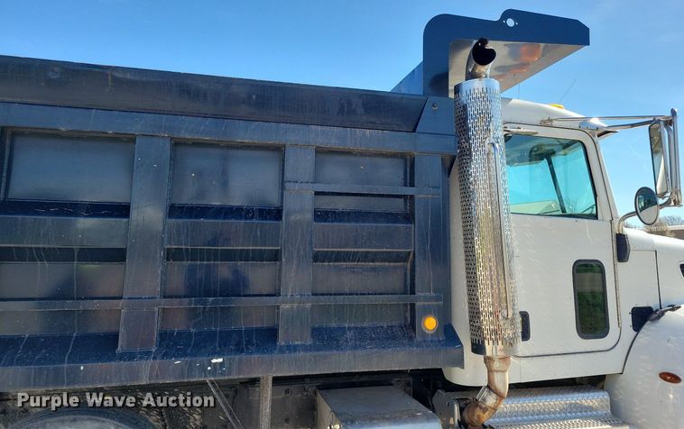 image for item LC9946 2014 Peterbilt 348 dump truck