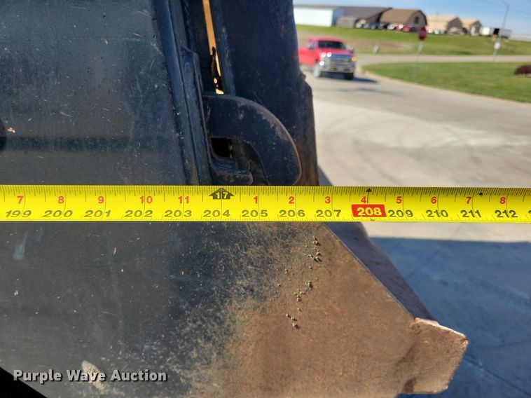 image for item LC9946 2014 Peterbilt 348 dump truck