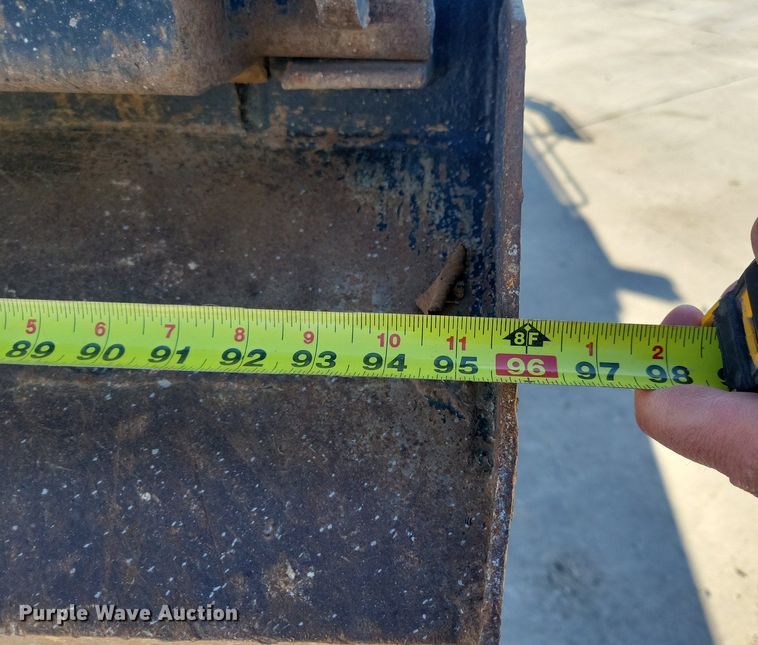 image for item LC9946 2014 Peterbilt 348 dump truck