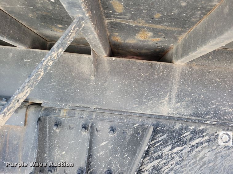 image for item LC9946 2014 Peterbilt 348 dump truck