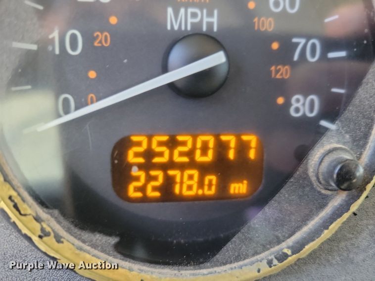 image for item LC9946 2014 Peterbilt 348 dump truck