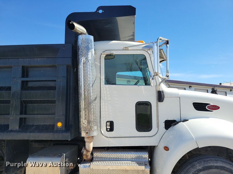 image for item LC9946 2014 Peterbilt 348 dump truck