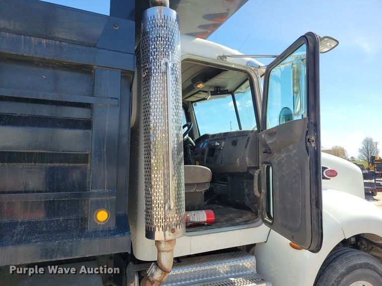 image for item LC9946 2014 Peterbilt 348 dump truck