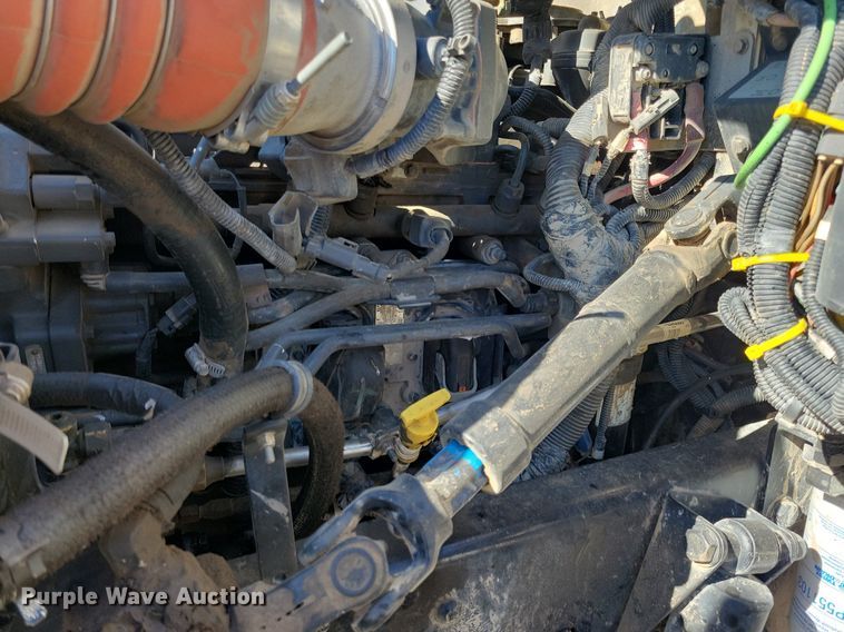 image for item LC9946 2014 Peterbilt 348 dump truck