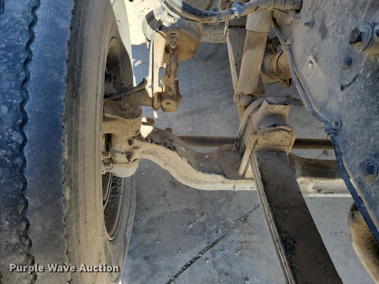 image for item LC9946 2014 Peterbilt 348 dump truck