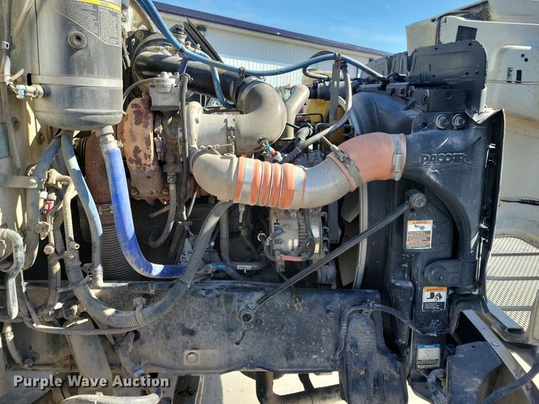 image for item LC9946 2014 Peterbilt 348 dump truck