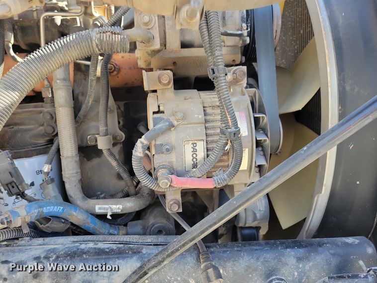 image for item LC9946 2014 Peterbilt 348 dump truck