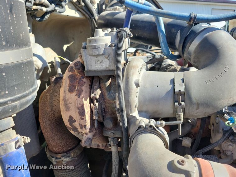 image for item LC9946 2014 Peterbilt 348 dump truck