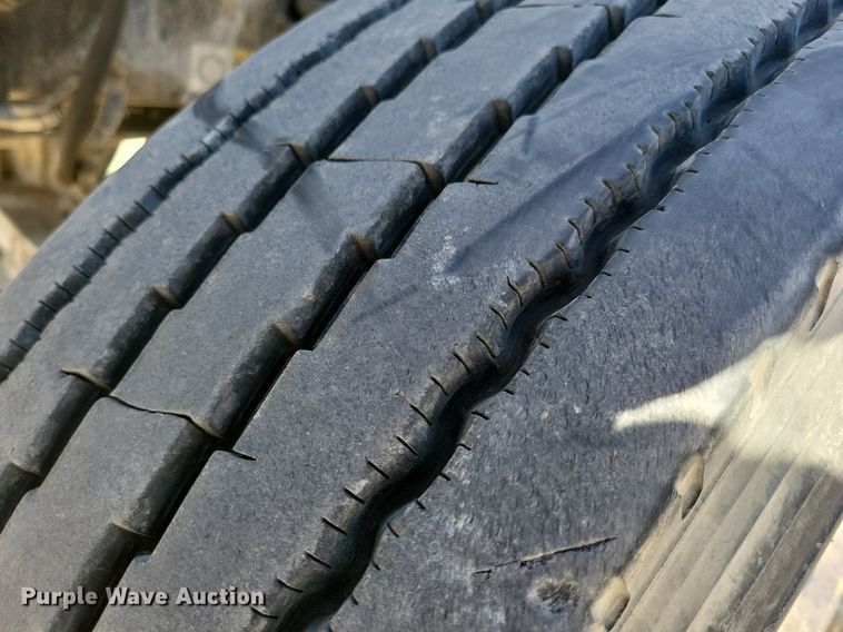 image for item LC9946 2014 Peterbilt 348 dump truck