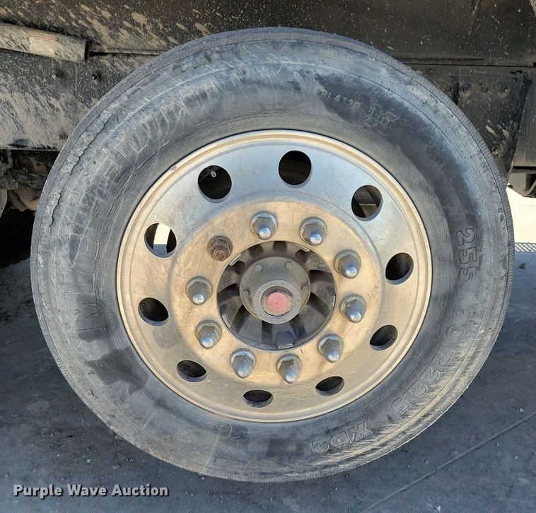 image for item LC9946 2014 Peterbilt 348 dump truck