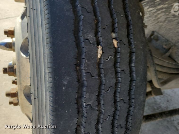 image for item LC9946 2014 Peterbilt 348 dump truck