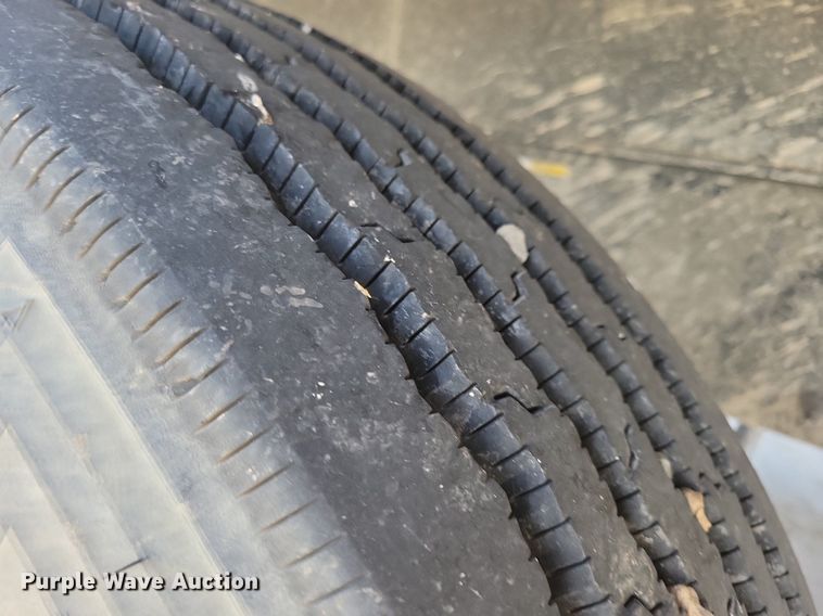 image for item LC9946 2014 Peterbilt 348 dump truck