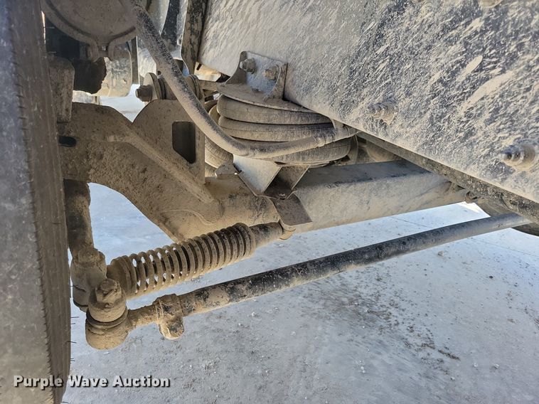 image for item LC9946 2014 Peterbilt 348 dump truck