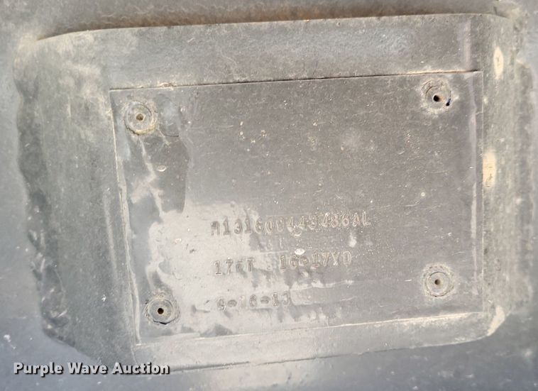 image for item LC9946 2014 Peterbilt 348 dump truck