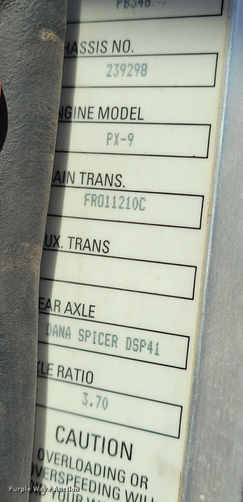 image for item LC9946 2014 Peterbilt 348 dump truck