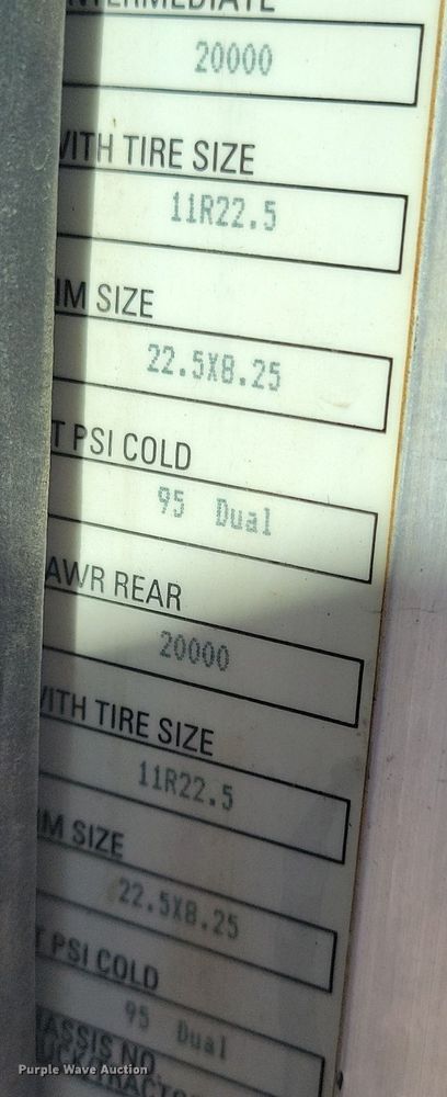 image for item LC9946 2014 Peterbilt 348 dump truck