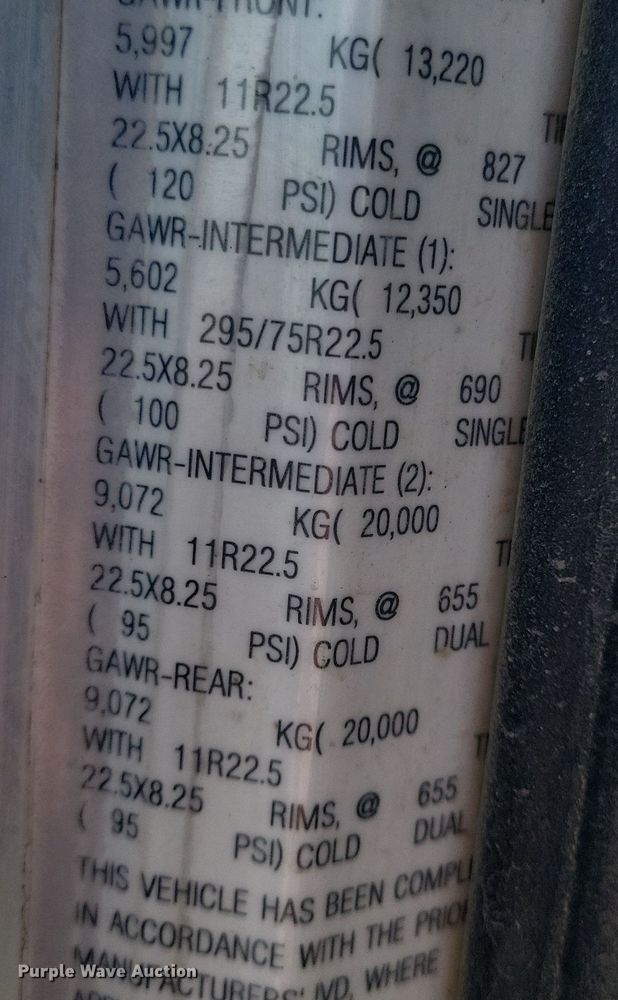 image for item LC9946 2014 Peterbilt 348 dump truck