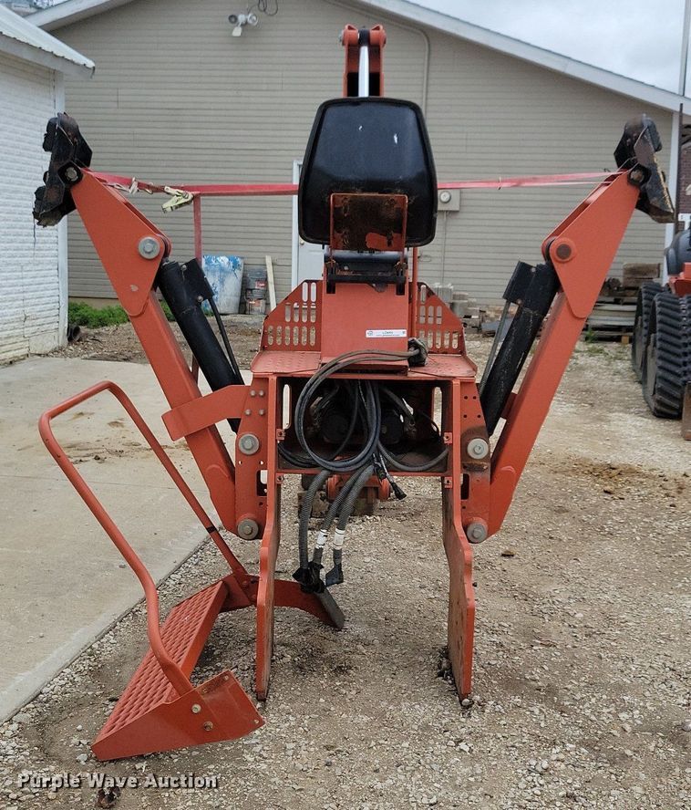 image for item LC9989 2011 Ditch Witch A920 backhoe attachment