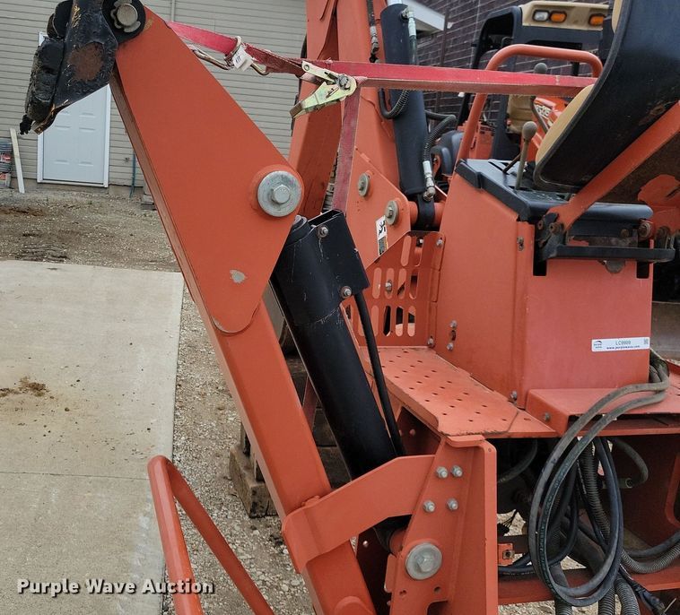 image for item LC9989 2011 Ditch Witch A920 backhoe attachment