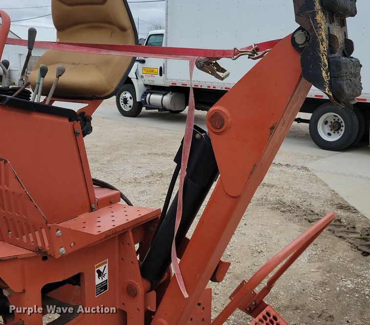 image for item LC9989 2011 Ditch Witch A920 backhoe attachment