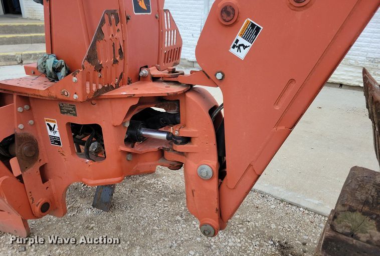 image for item LC9989 2011 Ditch Witch A920 backhoe attachment