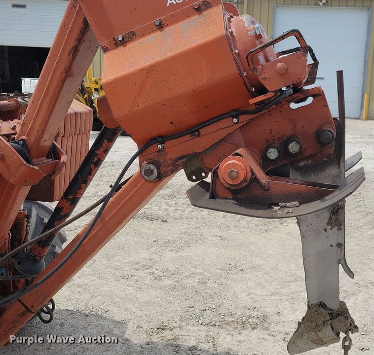 image for item LC9993 Ditch Witch 6510 cable plow