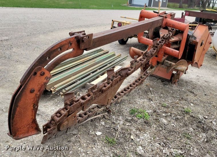 image for item LC9993 Ditch Witch 6510 cable plow