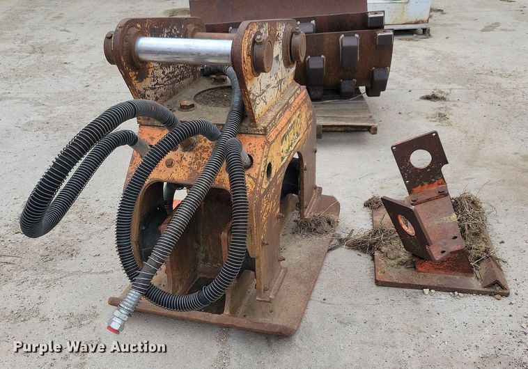 image for item LC9997 NPK excavator plate compactor