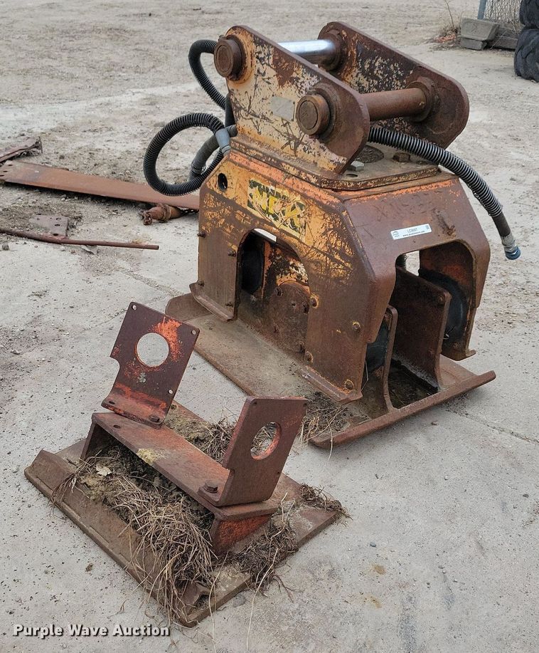 image for item LC9997 NPK excavator plate compactor