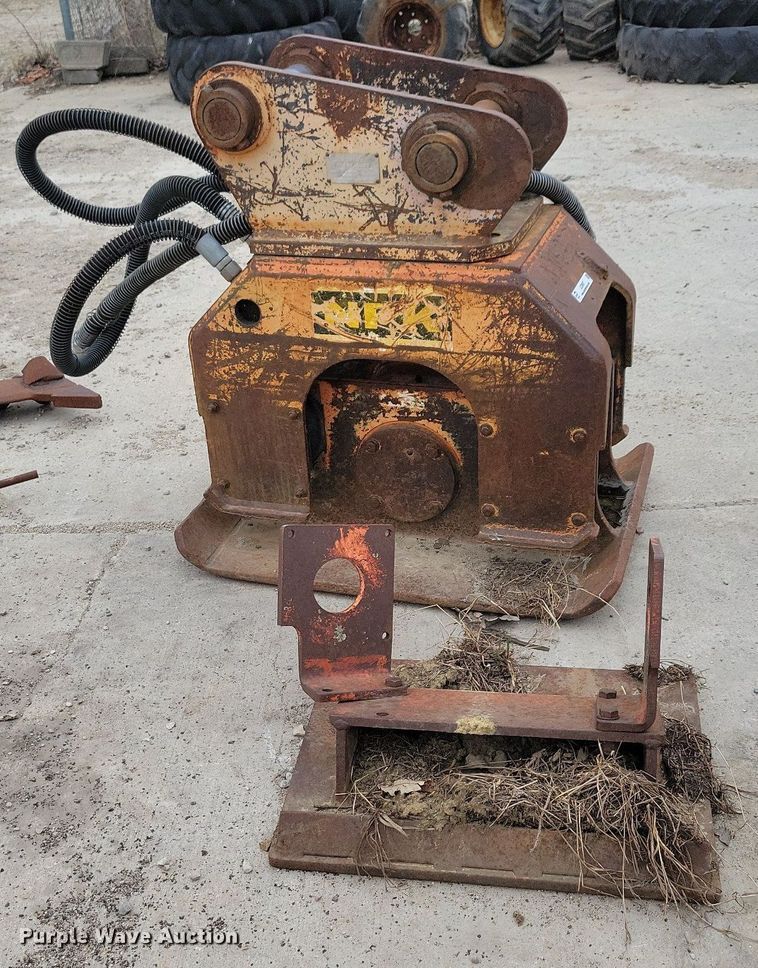 image for item LC9997 NPK excavator plate compactor