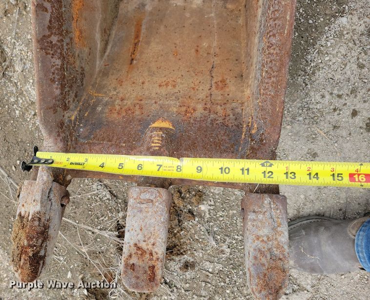 image for item LD9002 Caterpillar excavator bucket