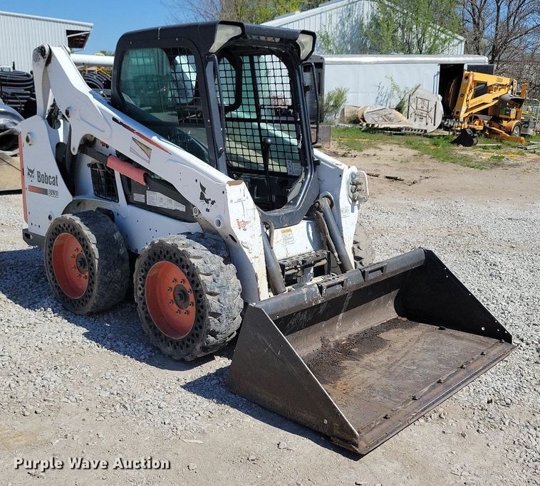 image for item LD9021 2015 Bobcat S530 skid steer loader