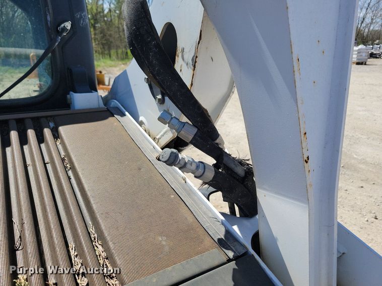 image for item LD9021 2015 Bobcat S530 skid steer loader