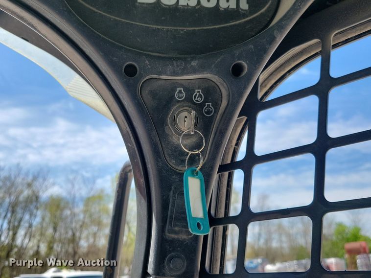 image for item LD9021 2015 Bobcat S530 skid steer loader