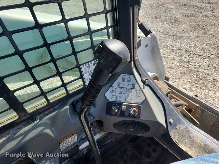 image for item LD9021 2015 Bobcat S530 skid steer loader