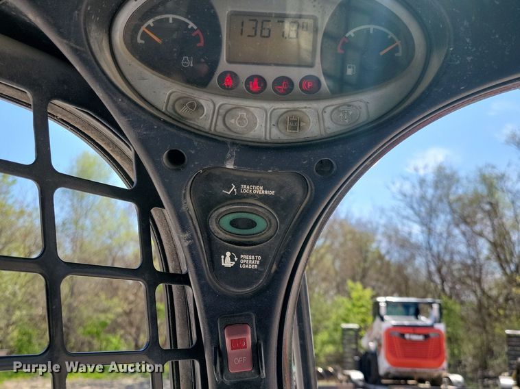 image for item LD9021 2015 Bobcat S530 skid steer loader