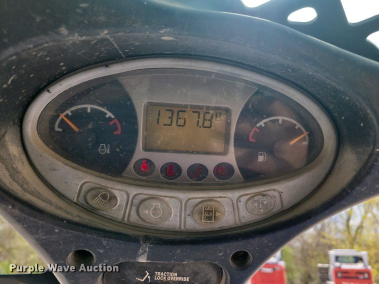 image for item LD9021 2015 Bobcat S530 skid steer loader