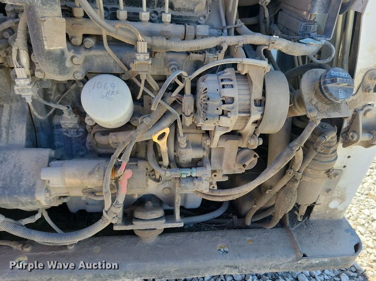 image for item LD9021 2015 Bobcat S530 skid steer loader