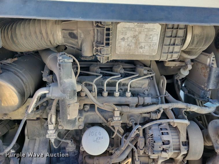 image for item LD9021 2015 Bobcat S530 skid steer loader