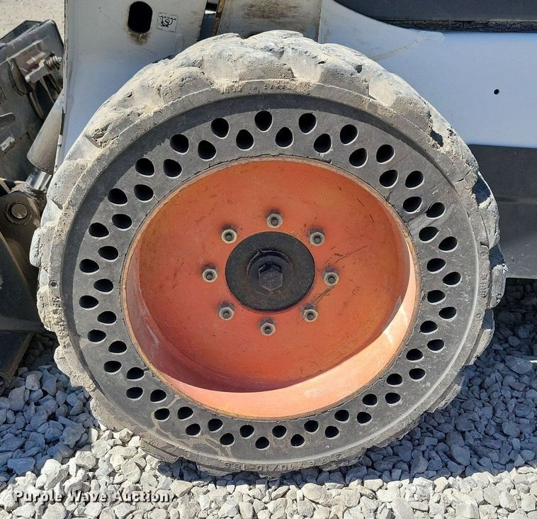 image for item LD9021 2015 Bobcat S530 skid steer loader