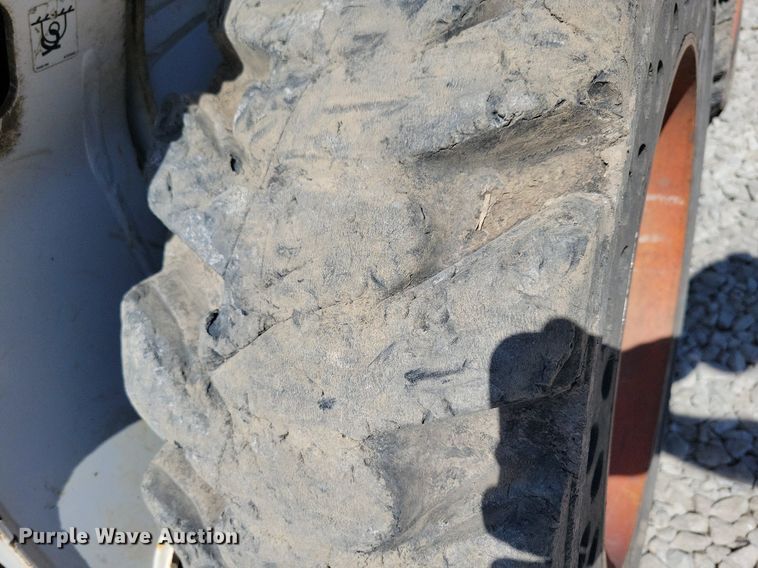 image for item LD9021 2015 Bobcat S530 skid steer loader